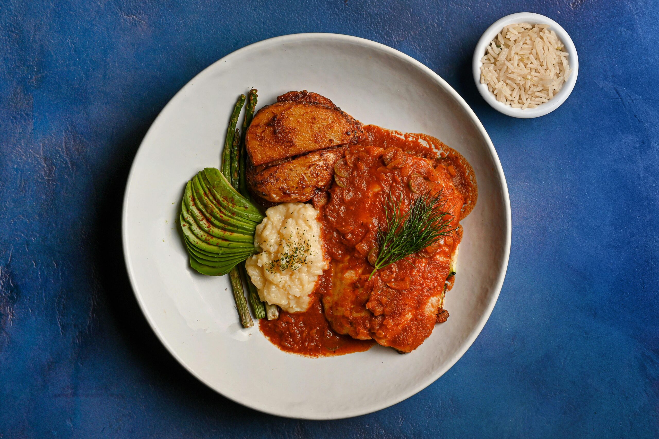 A photo of a balanced meal plan for hunting dogs including brown rice and chicken